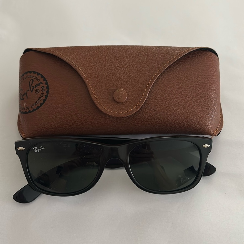 Rayban New Wayfarer Sunglasses with Case